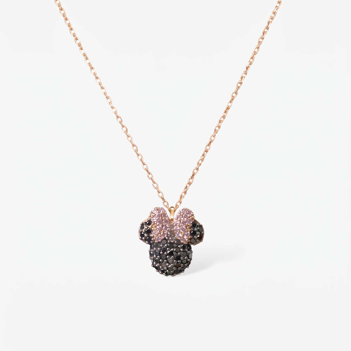 Vienna Minnie Mouse kolye ucu yakın çekim: siyah zirkon taşlı figür ve pembe fiyonk, 14 ayar rose gold kaplama 925 ayar gümüş zincir