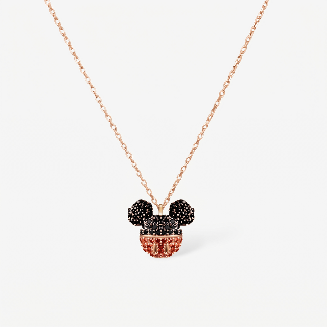 Berlin Mickey Mouse kolye ucu yakın çekim: siyah ve kırmızı zirkon taşlı figür, 14 ayar rose gold kaplama 925 ayar gümüş zincir