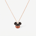 Berlin Mickey Mouse kolye ucu yakın çekim: siyah ve kırmızı zirkon taşlı figür, 14 ayar rose gold kaplama 925 ayar gümüş zincir